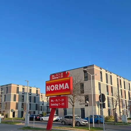 Aviator Am Airport Berlin Flughafen Ber Fahrstuhl Kueche