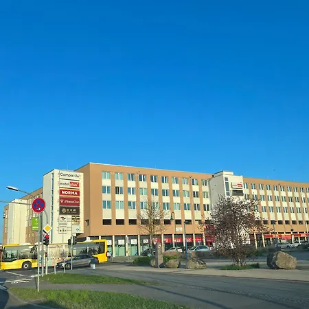 Aviator Am Airport Berlin Flughafen Ber Fahrstuhl Kueche
