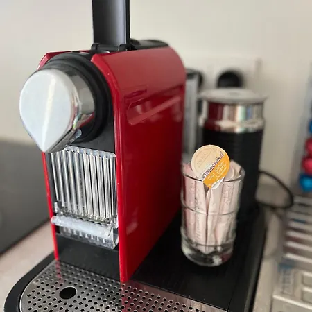 Aviator Am Airport Berlin Flughafen Ber Fahrstuhl Kueche דירה