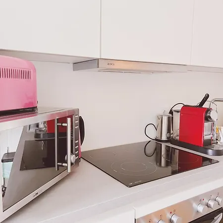 Aviator Am Airport Berlin Flughafen Ber Fahrstuhl Kueche